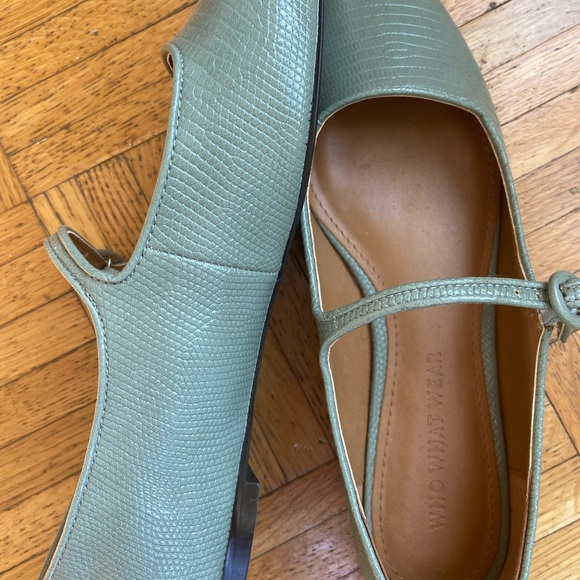 WHO WHAT WEAR | Mint Crocodile Leather Mary Janes - Picture 5 of 7